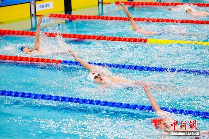 用放大镜和爱放大世界，