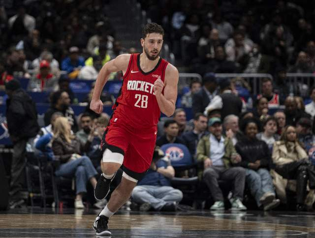 火箭大胜鹈鹕伊森状态回升申京防守强势