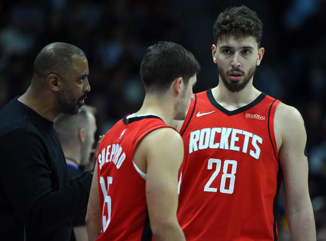 火箭大胜鹈鹕伊森状态回升申京防守强势