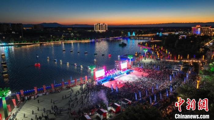 第十六届环赛里木湖公路自行车赛在新疆博州精