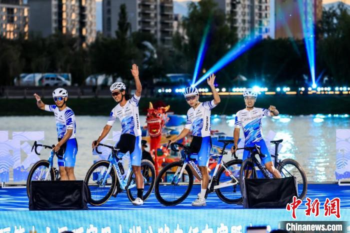 第十六届环赛里木湖公路自行车赛在新疆博州精