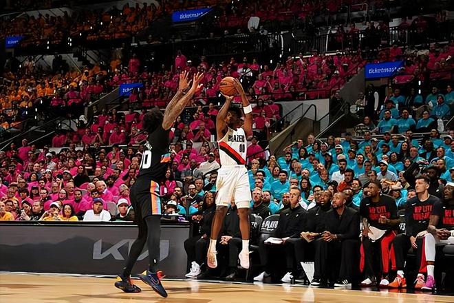 马刺大胜开拓者 亨德森反思球队攻防不足