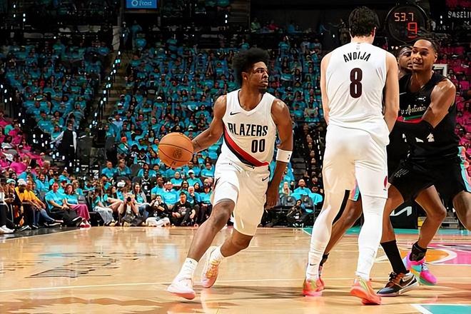 马刺大胜开拓者 亨德森反思球队攻防不足