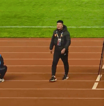 李金羽两拒握手引争议 主帅情绪反差凸显球队困